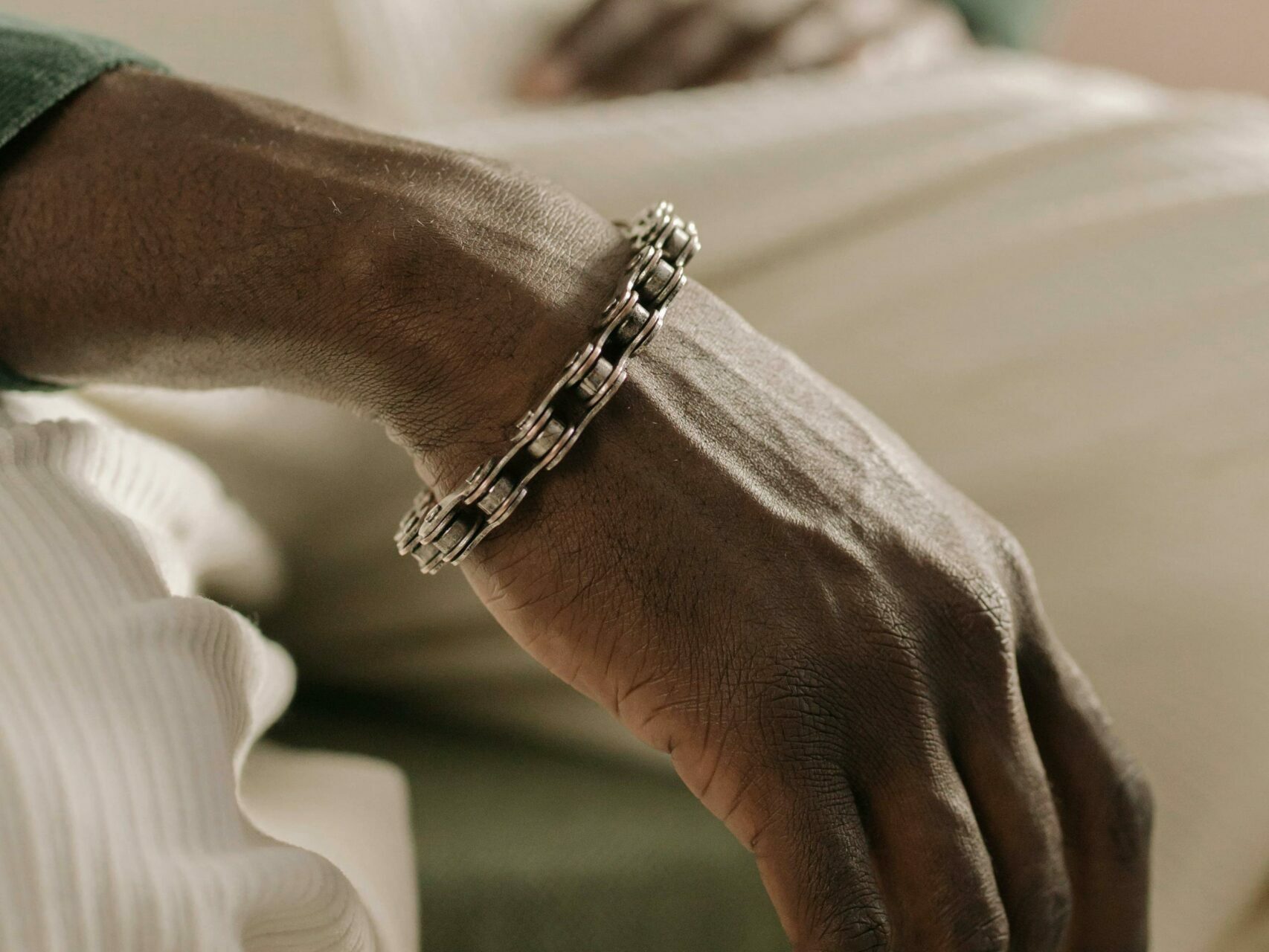 accessoiriser pour une tenue simple